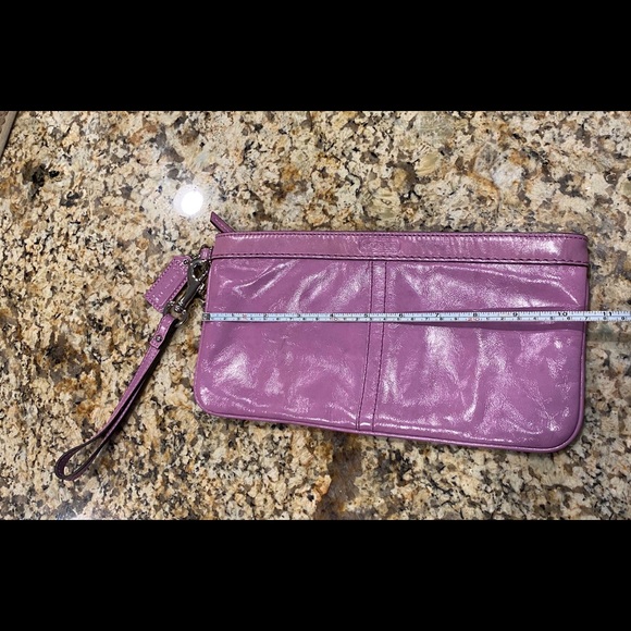Authentic COACH Wristlet Lavender Leather. - Picture 3 of 8